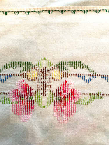 VTG EXCEL GORGEOUS HAND SEWN CROSS STITCH TABLECLOTH ROSES ON TRELLIS 8'4"X5'4" - Picture 20 of 22