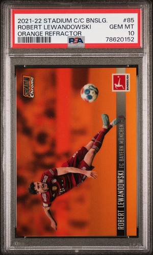 Robert Lewandowski [Orange Refractor] #85 2021 Stadium Club Chrome Bundesliga card
