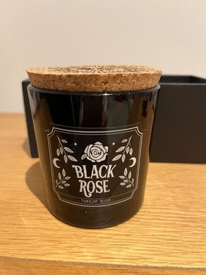 Black Rose Twilight Blush Kerze mit Box und Korkdeckel 21 Stunden Brenndauer