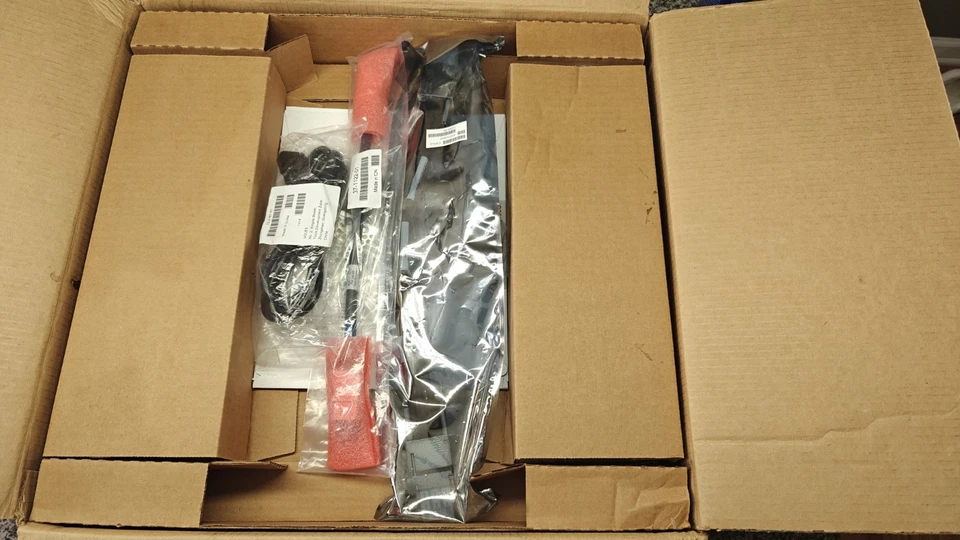 Conmutador Cisco Catalyst 3850 48 PoE+ C3850-NM-4-1G WS-C3850-48P-S (CAJA ABIERTA) Foto 2 de 4