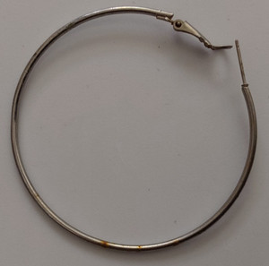 JUST 1 VINTAGE LARGE SILVERTONE HOOP EARRING