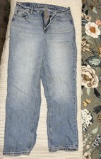 Women  s American Eagle Mom Jean Size 6 Short Stretch