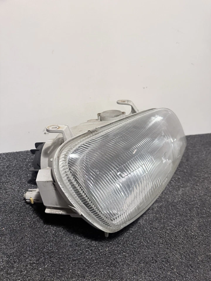 1996 年丰田 RAV4 右乘客侧车头灯前照灯原始设备制造商 — 第 2/4 张图片