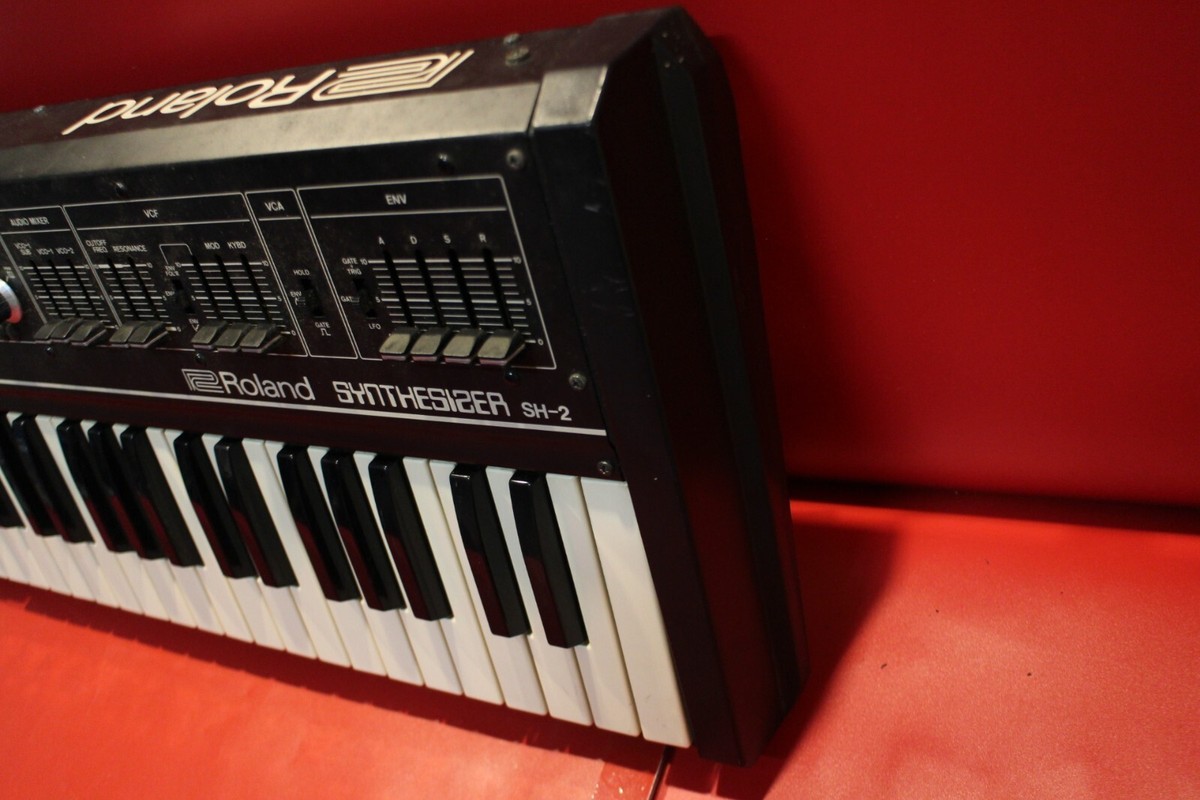 Vintage Roland SH-2 Vintage Monophonic Analog Synthesizer Vintage Roland SH-2 Vintage Monophonic Analog Synthesizer