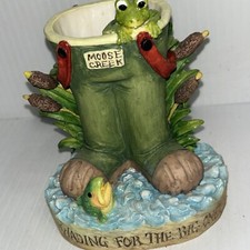 Enesco Moose Creek Crossing Wading For the Big One Waders Frog Vase 1995/35b