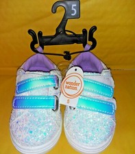 Wonder Nation Girls/Toddler White/ iridescence with hooks and loops size 5