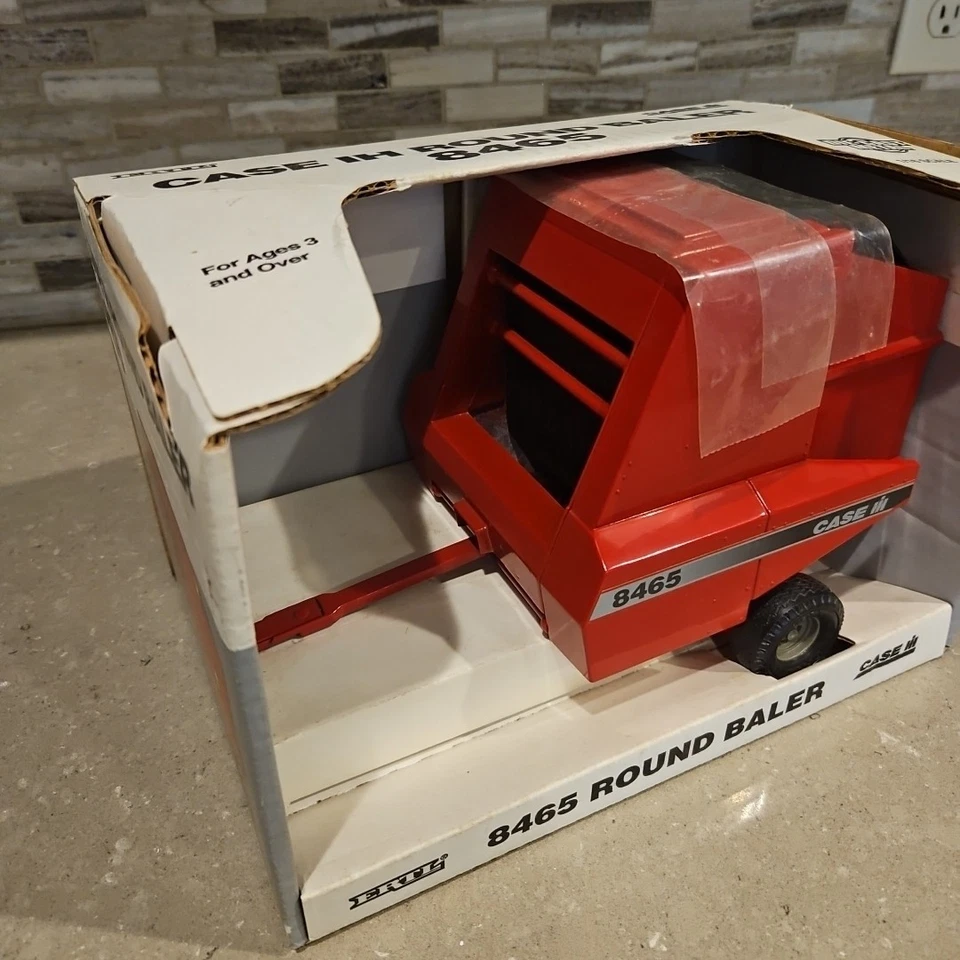 1995 VINTAGE Case IH Round Baler No. 8465 Ertl Part 2811 1/16th NEW IN ORIG BOX - Image 2 of 4