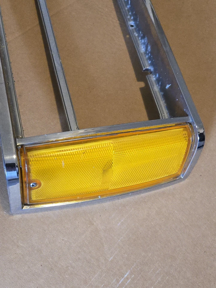 1978 1979 Oldsmobile Delta 88 Delta 98 Royale Headlight Turn Signal Bezel Driver - Image 2 of 4