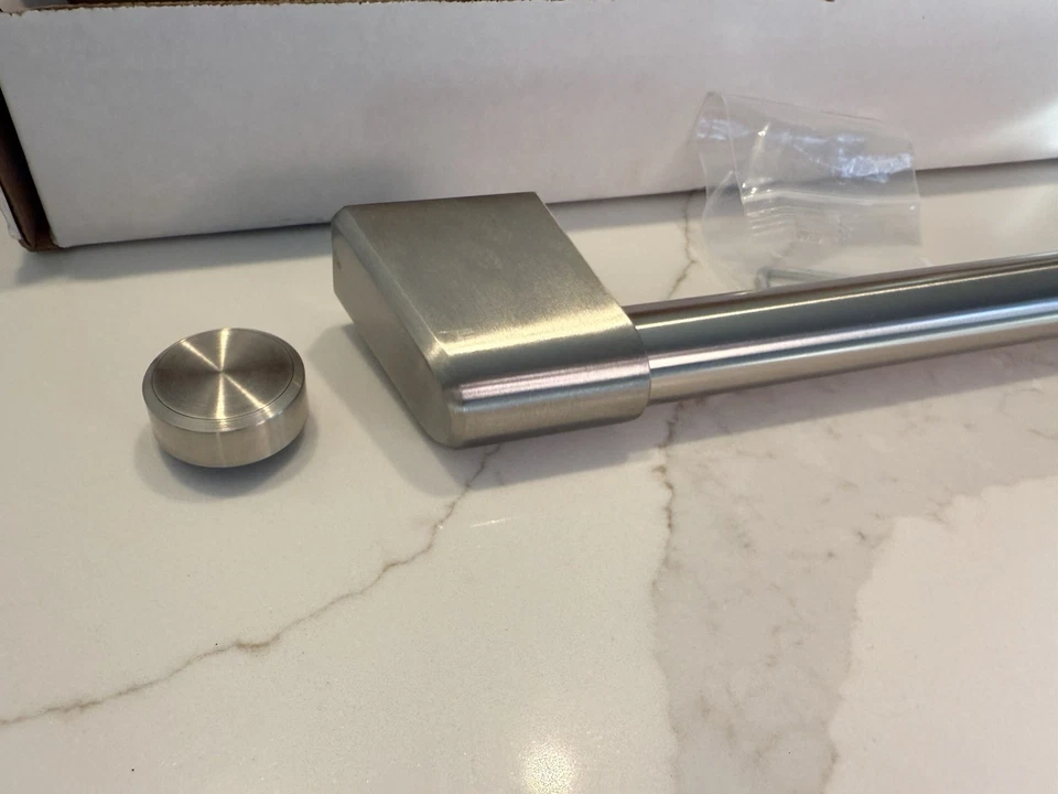 Kit de manijas de acero inoxidable cepillado para electrodomésticos CAFÉ CXOTRHKPMSS para microondas Foto 3 de 4