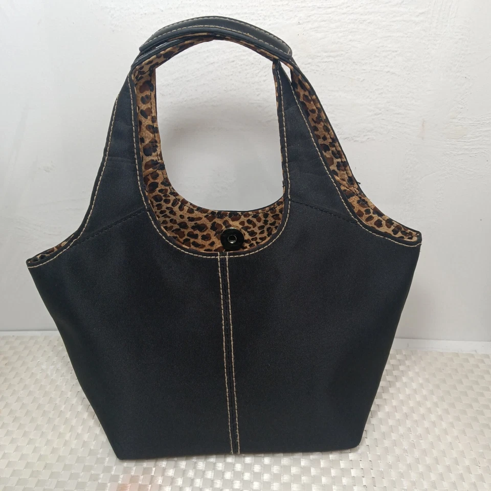 Merona -Smartlyte - Bolso de mano pequeño de nailon con forro de leopardo - Cierre magnético Foto 3 de 4