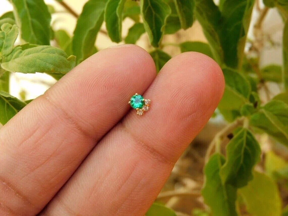 Pin piercing anillo nariz diamante esmeralda real corte redondo oro amarillo 14K Foto 4 de 4