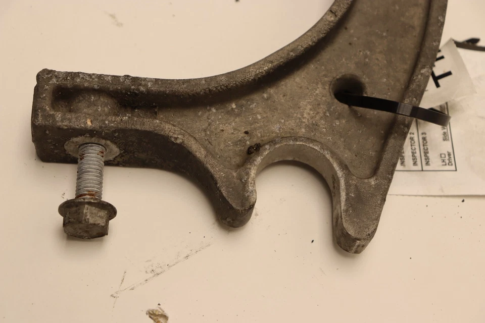 FREIGHTLINER CASCADIA 126 2018-2024 SOPORTE DE MONTAJE DE FALDÓN R2268676000 OEM Foto 2 de 4