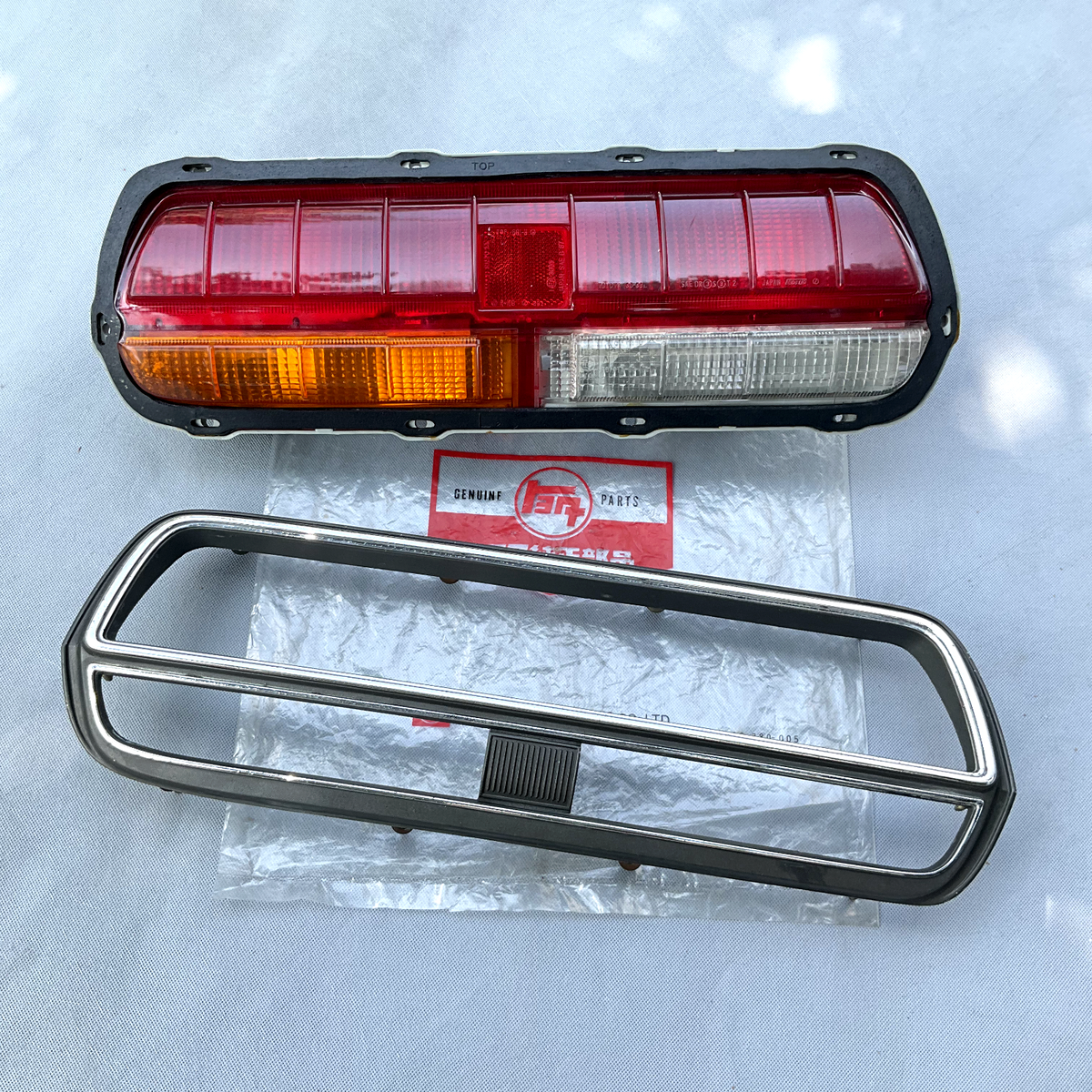 TOYOTA CROWN 2600 S60 MS60 65 TAIL LIGHT + BEZEL LH Side GENUINE