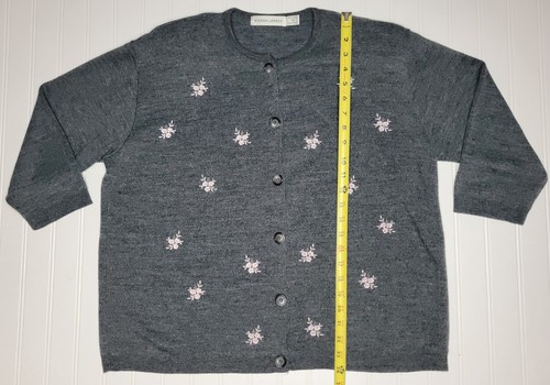 Karen Lessly Gray w/ Pink Embroidered Roses Button Front Cardigan Sweater Sz: 1X - Picture 5 of 9