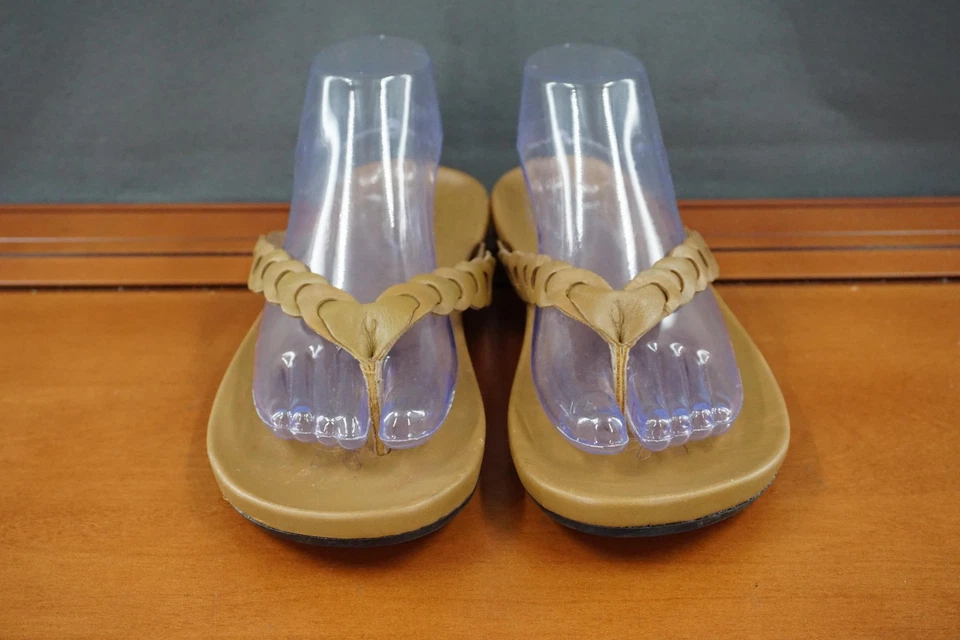 Sandálias femininas Olukai tamanho 8 couro trançado bronzeado chinelo sapatos confortáveis - Imagem 2 de 4