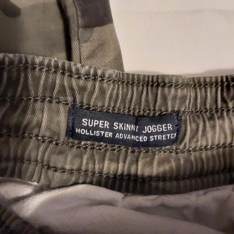 Hollister California Men's Camouflage Super Skinny Jogger Pants Size S Green - Image 4 of 4