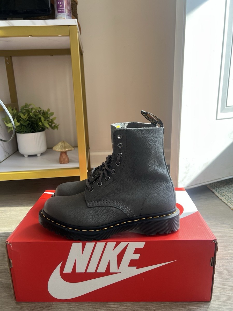 Dr. Martens 1460 Pascal 8-Eye Boot Soft Leather Grey KV04Z  display picture 3