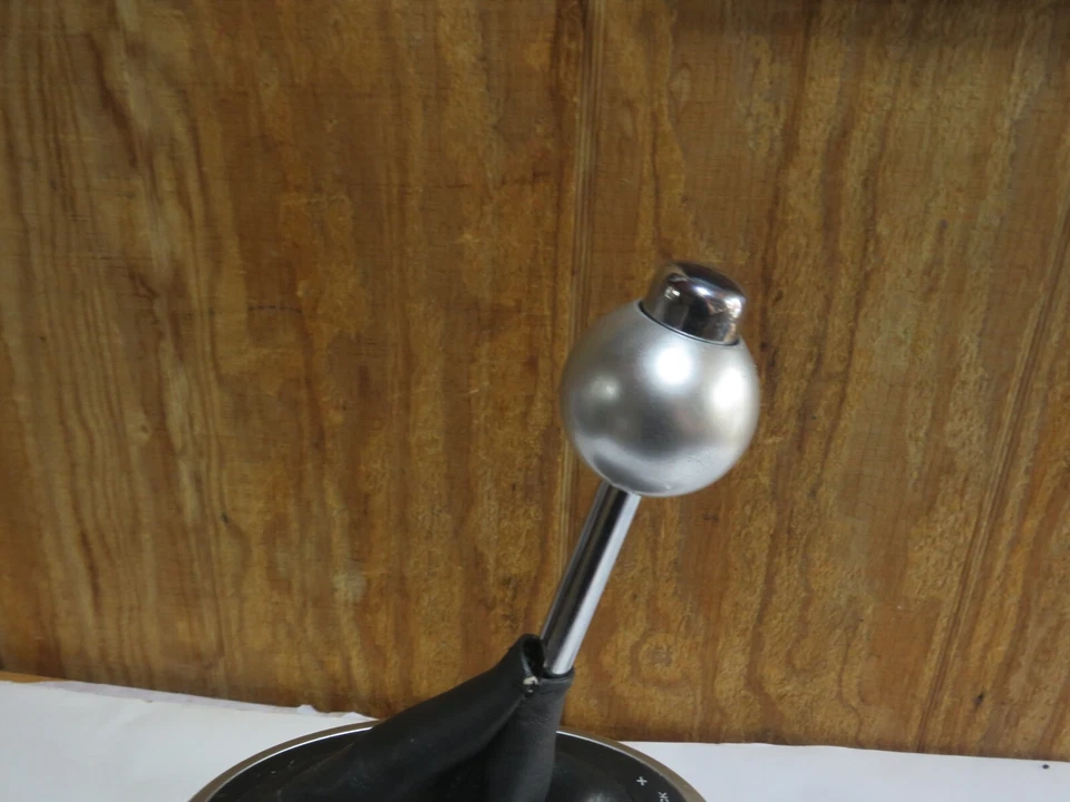 05 CHRYSLER PT CRUISER AUTOMATIC FLOOR SHIFTER - Image 3 of 4