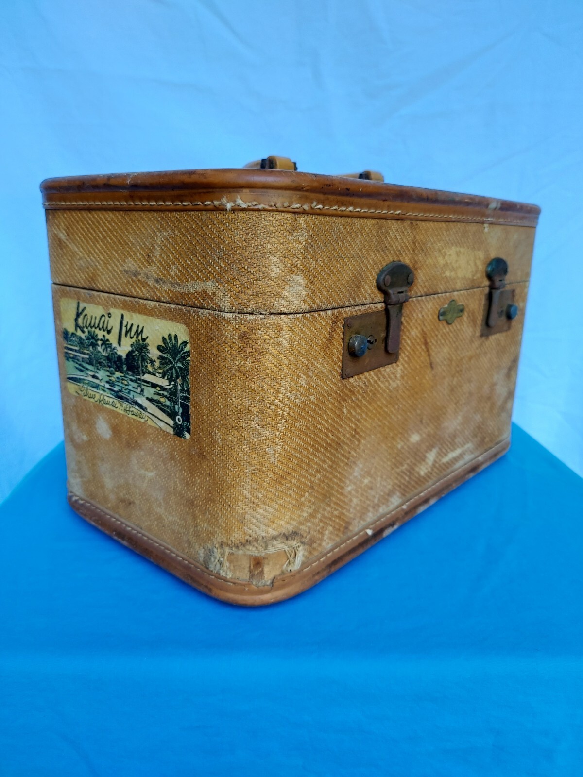 Vintage Empire State Makeup Case Great Hawaii Travel Sticker