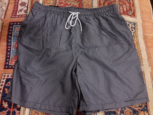 Kirkland Signature Men's Black Square Swim Shorts, Size Large - Picture 2 of 4