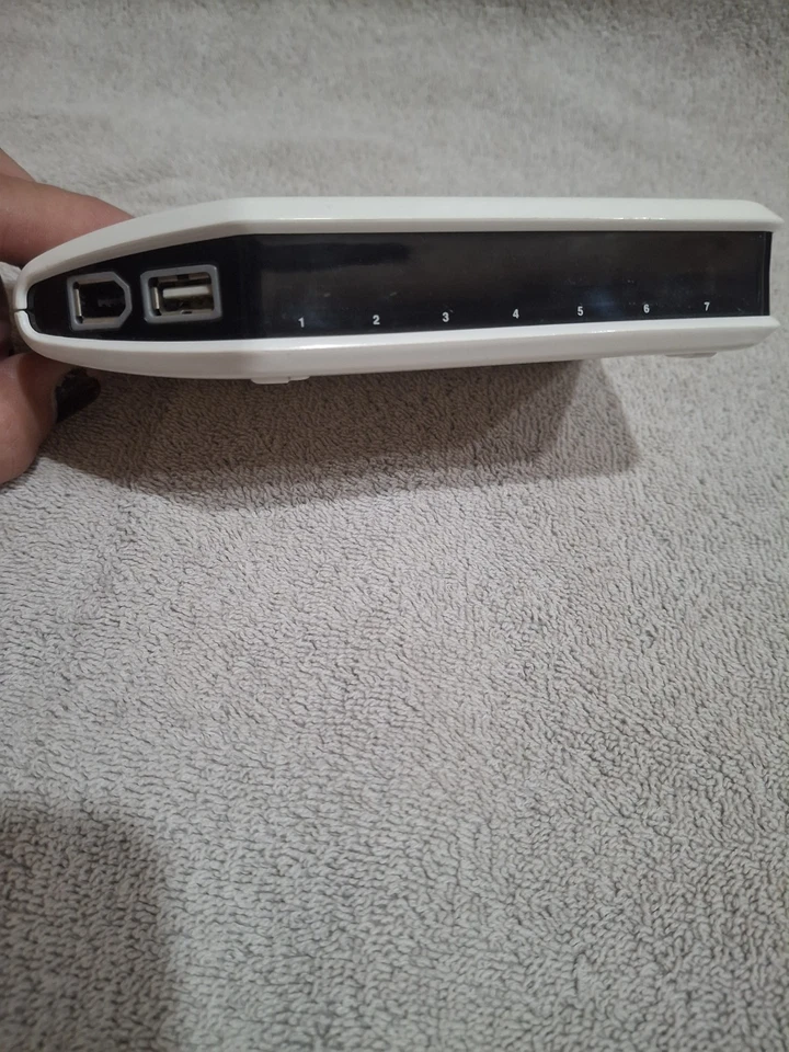 IOGEAR USB 2.0 Firewire Combo Hub Model# GUH420 Used - Image 2 of 4