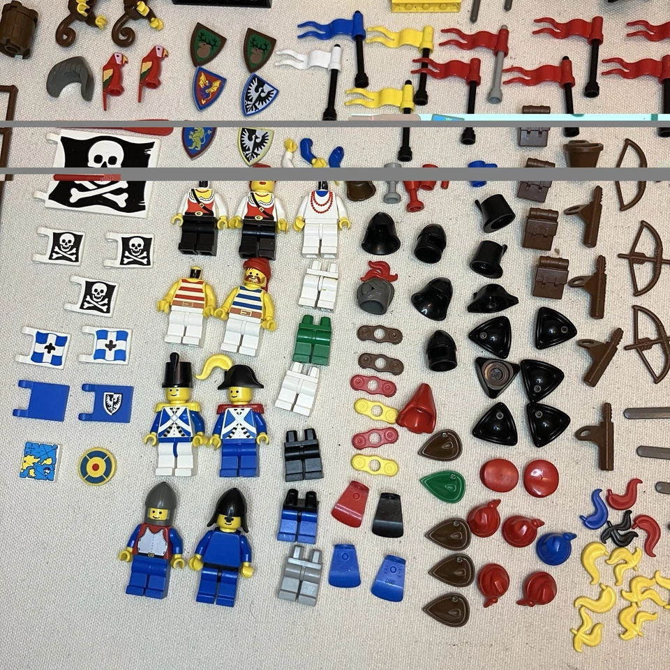 Vintage Lego Minifigure Castle Knights & Pirates Accessories & Parts Mixed Lot - Image 2 of 4