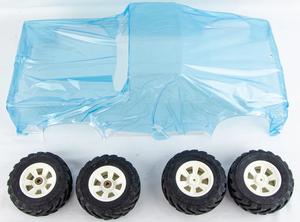 VERY RARE UNOPENED Kyosho Datsun 4WD Dirt Road 10 RC 1:10 Scale Truck Kit - Image 3 of 4