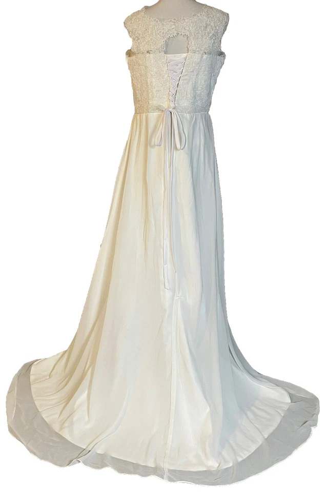 Floral Laced Wedding Gown 12 Off White Back Corset Train Built In Bra Whimsical - Image 4 of 4