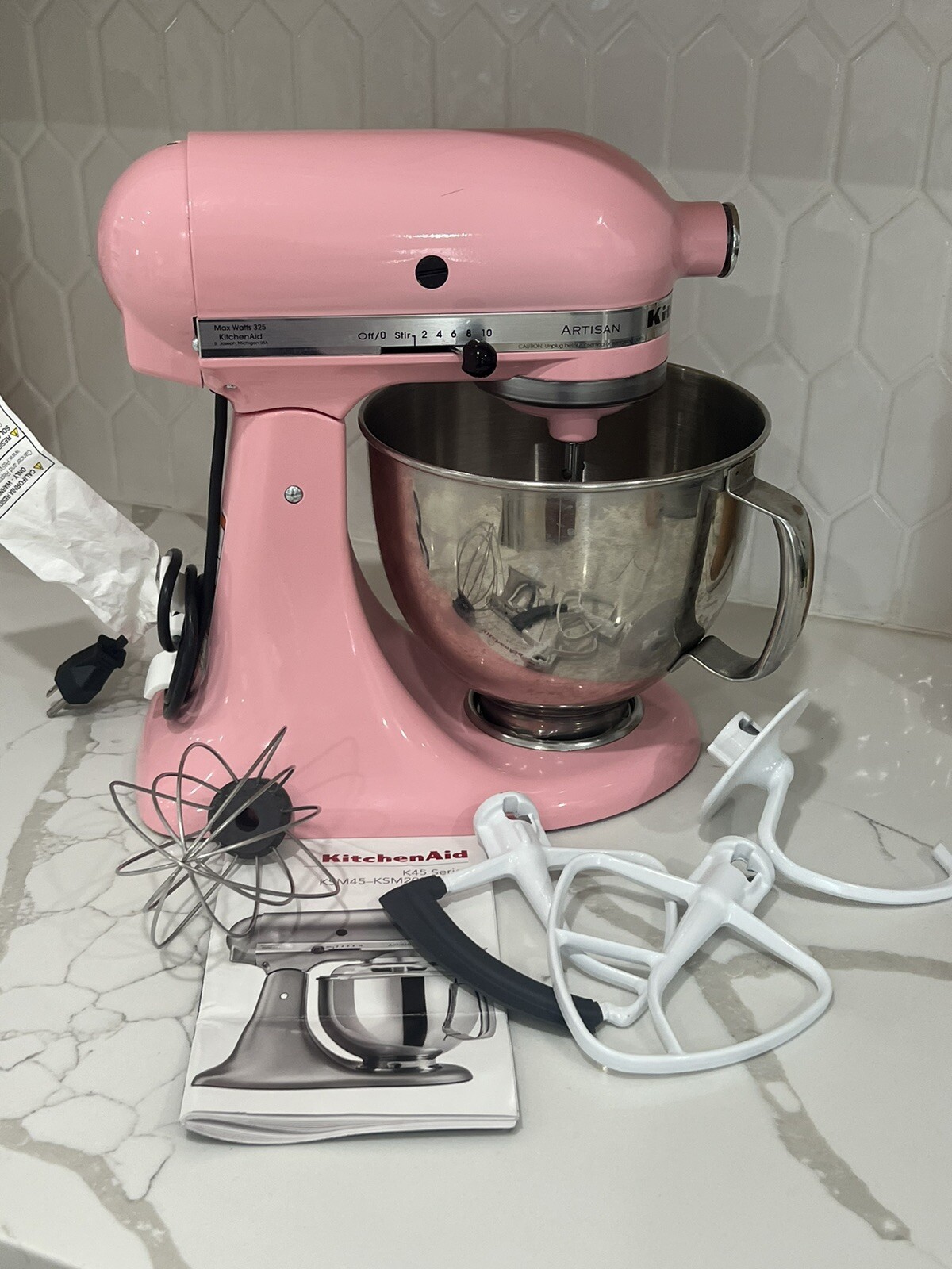 Kitchenaid Artisan Series 5qt mixer in RARE discontinued GUAVA GLAZE