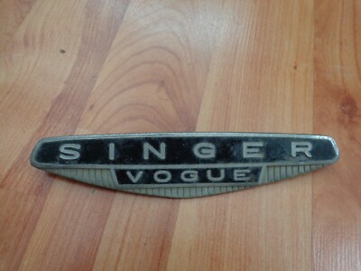 VINTAGE SINGER VOGUE EMBLEM MOTORHAUBE GITTER SCHRIFT AUTO ABZEICHEN ORNAMENT