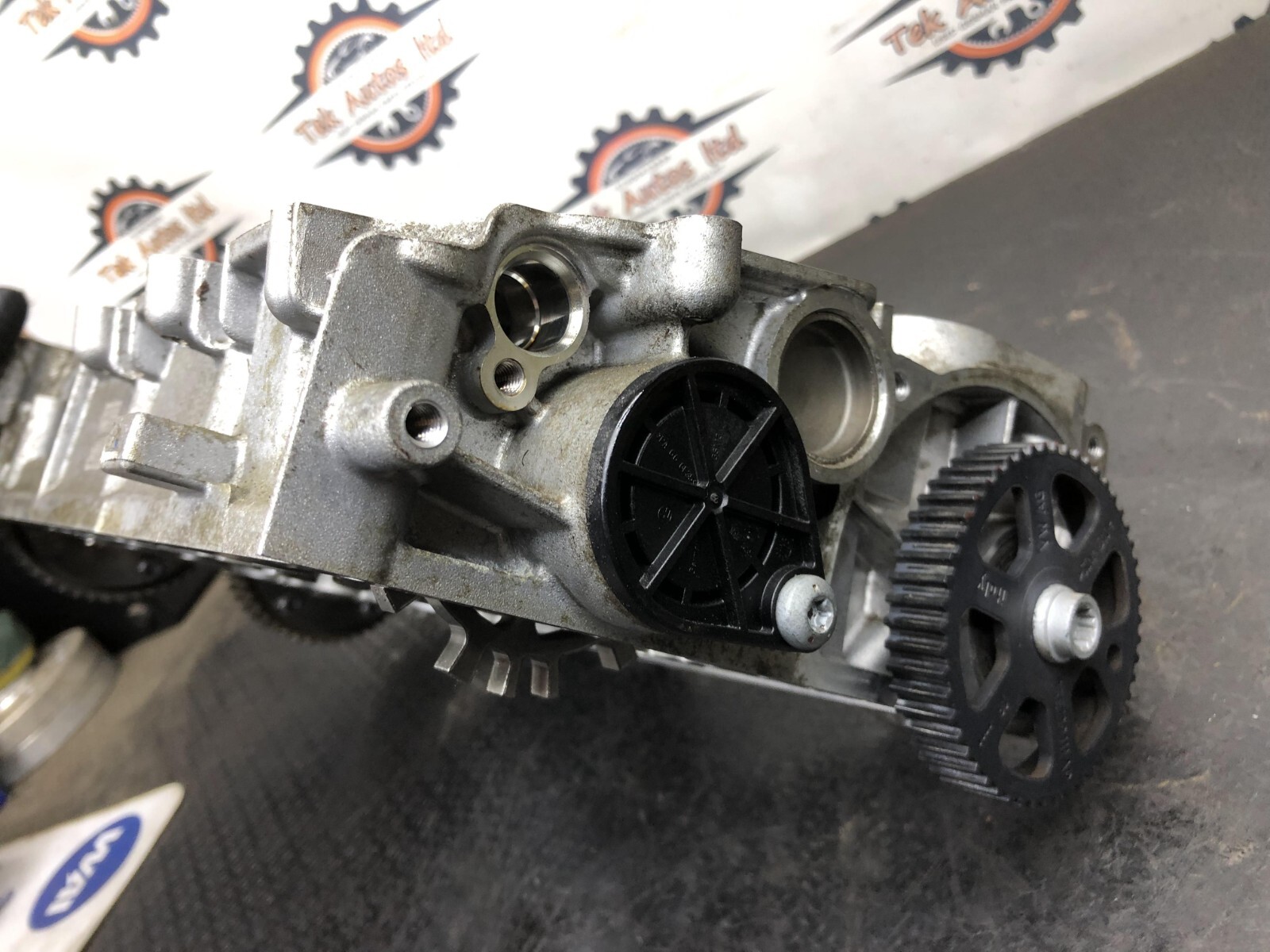 2018 SEAT LEON FR MK3 1.5 DACA CAMSHAFT ROCKER HOUSING 04E103308P  