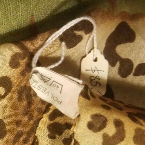NUEVO CON ETIQUETAS BUFANDA $85 VINTAGE ZONA MODA PLANTAS VERDES SOBRE POLIÉSTER ESTAMPADO LEOPARDO - Imagen 5 de 5