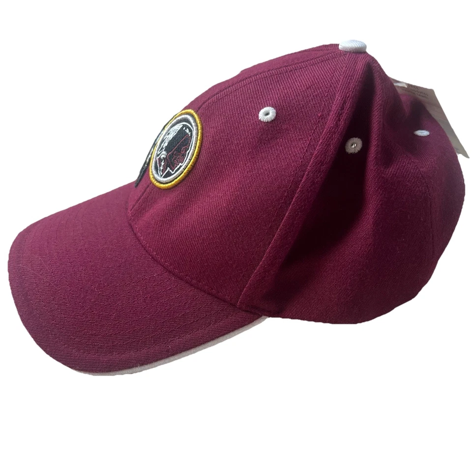 Chapéu ajustável vintage Washington Redskins novo com etiquetas Team NFL Twins feito em Macau década de 1990 - Imagem 3 de 4