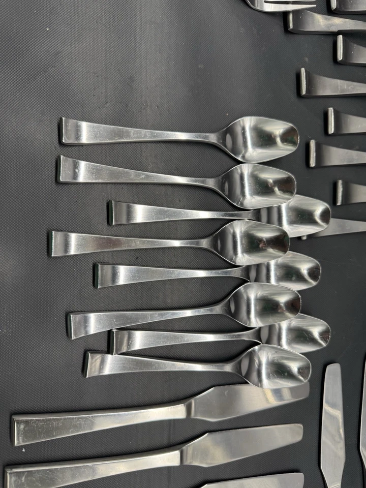 40 Pcs Oxford Hall SABRINA MCM Stainless Steel Japan 8 Place Settings - Image 3 of 4