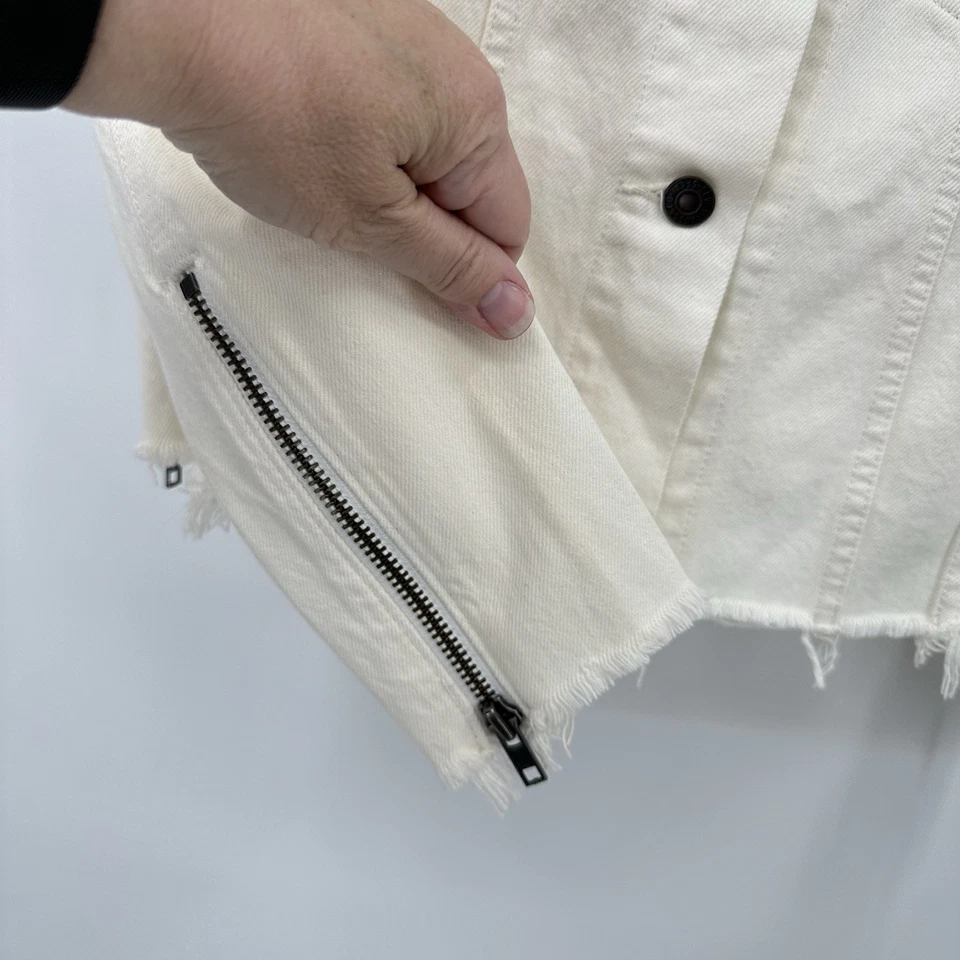 CHAQUETA CAMIONERO LEVIS ALTERADA Detalle Cremallera Bordes Deshilachados Marfil Reimaginado S Foto 4 de 4