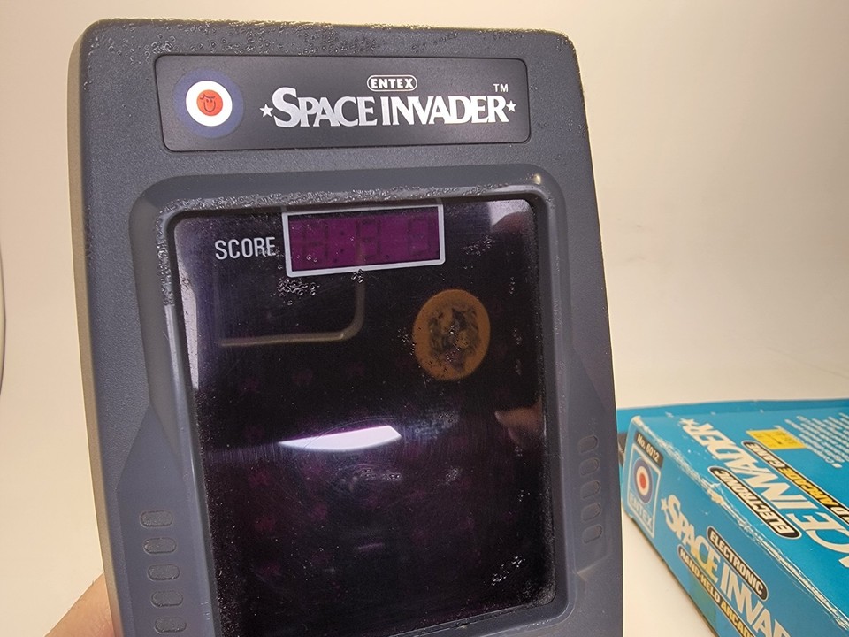 ENTEX Space Invader Handheld 1981 CIB Box & Manual – Screen Wear ...