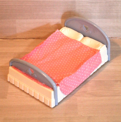 Fisher-Price Loving Family Dollhouse 1993 Double Parents Bed w/ Pink Cloth Cover