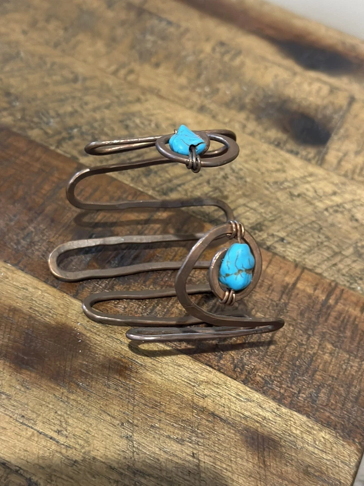 NOVAS PESSOAS LIVRES? Bracelete de metal falso turquesa com gaiola de cobre boho tribal - Imagem 2 de 3