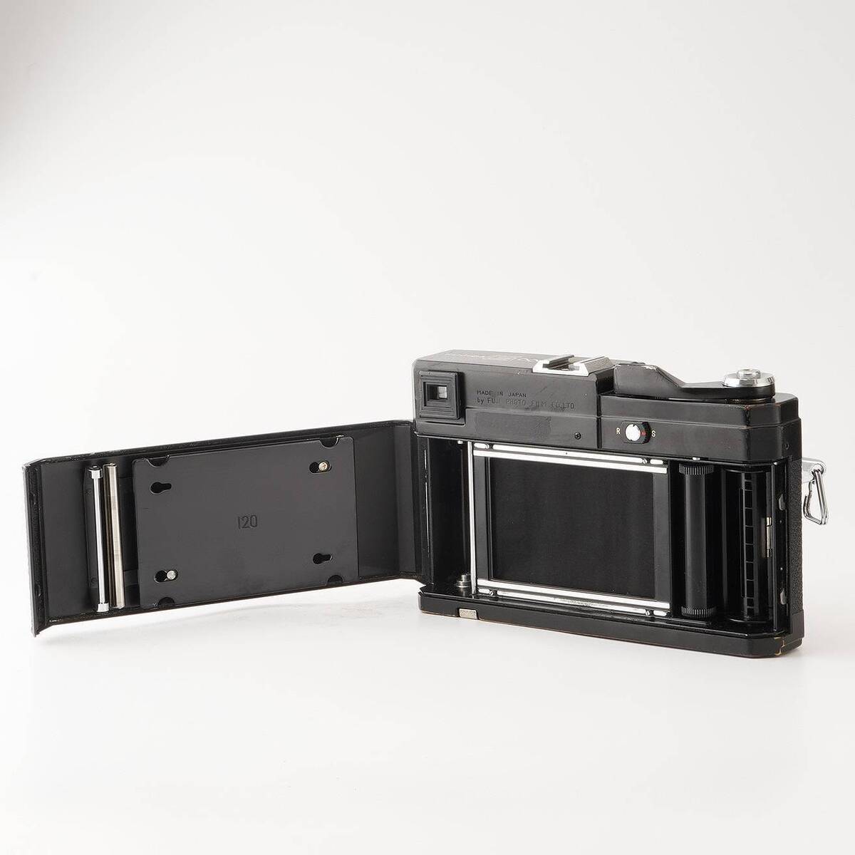 Fujica G690 BLP / FUJINON S 100mm f/3.5 Medium Format Film Fujica G690 BLP / FUJINON S 100mm f/3.5 Medium Format Film