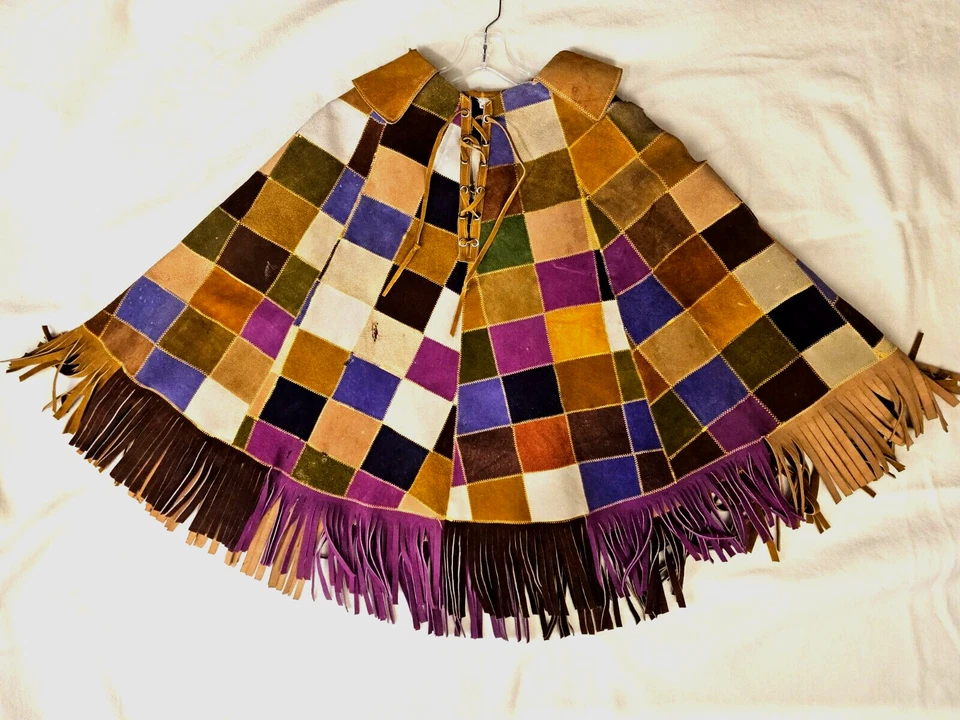 Poncho Vintage Gamuza y Cuero Multicolor Patchwork Flecos y Corsé Cuello Línea Foto 3 de 4