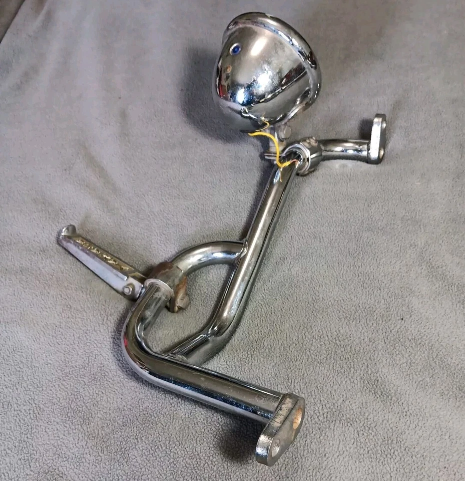 YAMAHA XV1000 VIRAGO CHASSIS ENGINE GUARD L SIDE 700 750 virago W/ LIGHT & PEG - Image 2 of 4