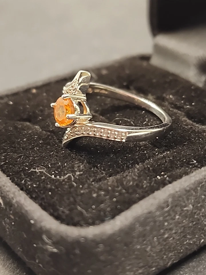 Anillo de derivación con detalles de espinela blanca y zafiro naranja creado en laboratorio talla 7 JTV JCH336 Foto 4 de 4