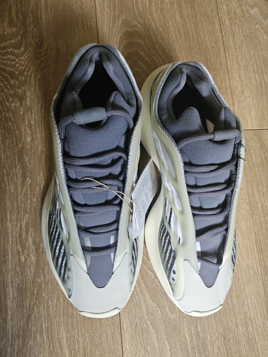 yeezy 700 v3 8.5