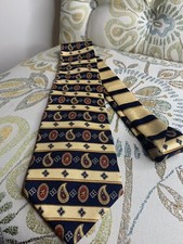 Tommy Hilfiger Yellow Paisley Italian Silk Mens Neck Tie Made in USA Necktie