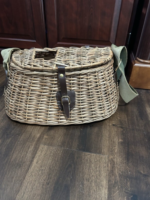 Vintage Old Fishing Creel Wicker Basket Trout Fish Fly Fishing Decor