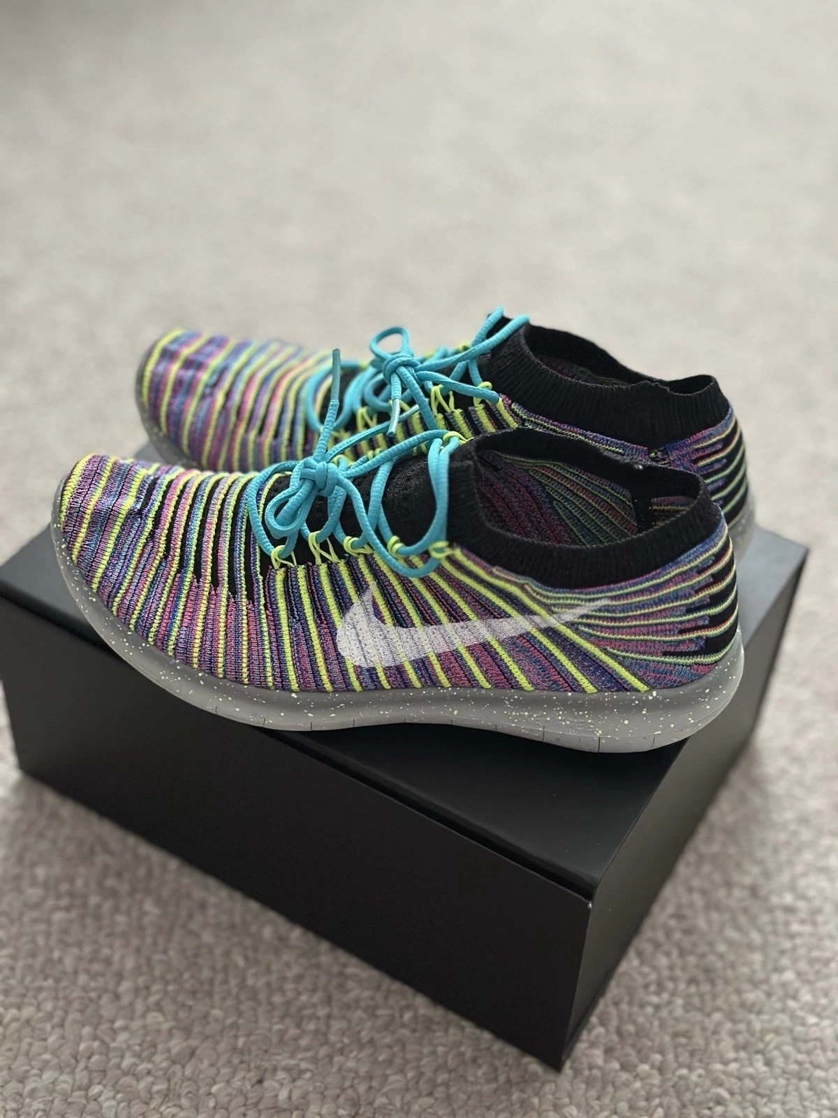 Nike Free & Flexible Women’s Running Socks Shoes Size 6.5