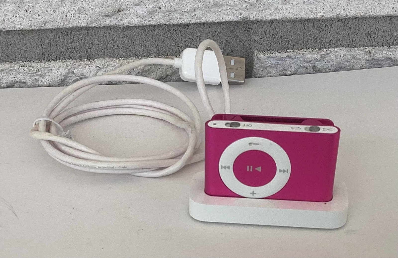 Apple iPod shuffle 2nd Generation Pink (1 GB) 