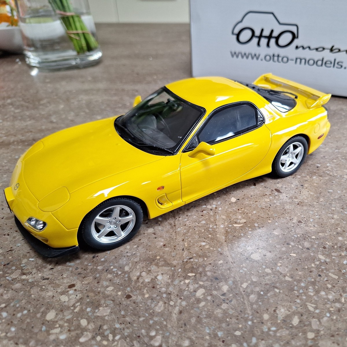 Mazda RX7 Type R (FD) - Bathurst Yellow - 1999 - 1/18 - Otto