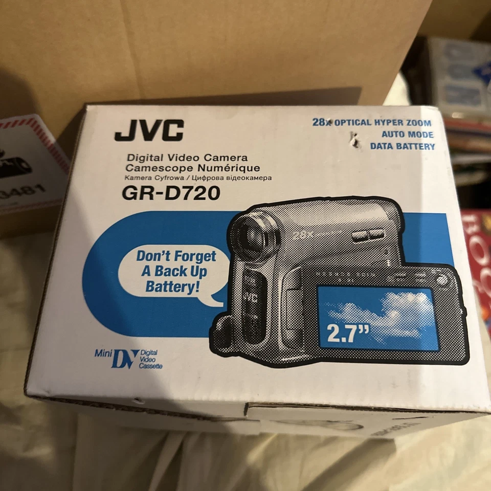 JVC GR-D720 Mini DV Camcorder, JVC Digital Video Camera, Charger, Battery, Boxed - Image 2 of 3