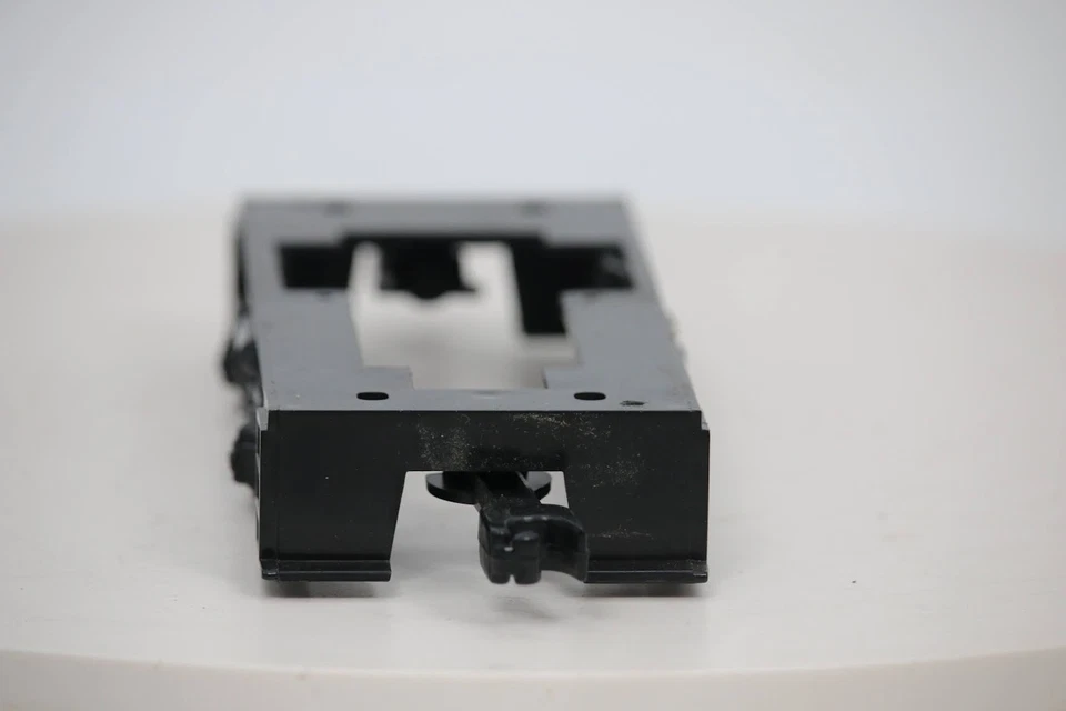 Lionel Postwar #41 Army Switcher O/O27 Locomotive Chassis Frame Only w/ Couplers - Image 4 of 4